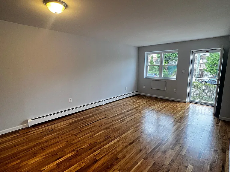 Sampson Ave — Photo 4