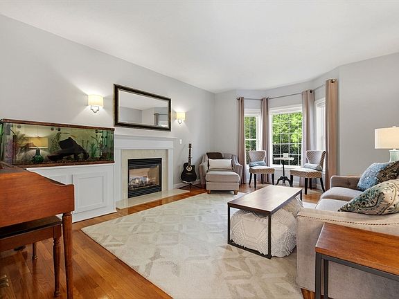5th image of 23 Oak Ledge Cir