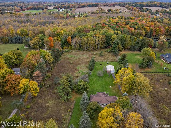 3rd image of 2675 McKail Rd