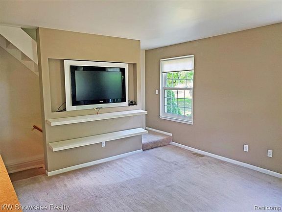 5th image of 1485 Harbor Dr #109