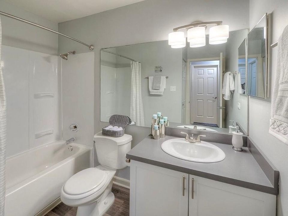 1st image of 907 W Panorama Dr APT 109