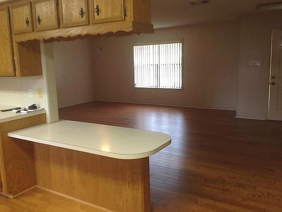 5th image of 134 Douglas Dr