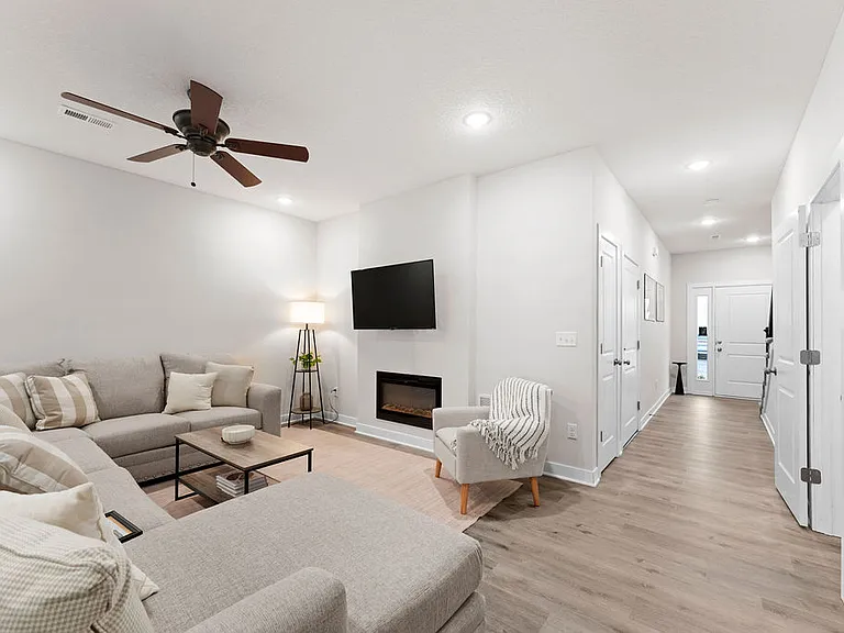 Sandstone Pointe Townhomes — Photo 25