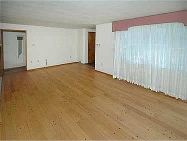 4th image of 3363 Woodland Dr