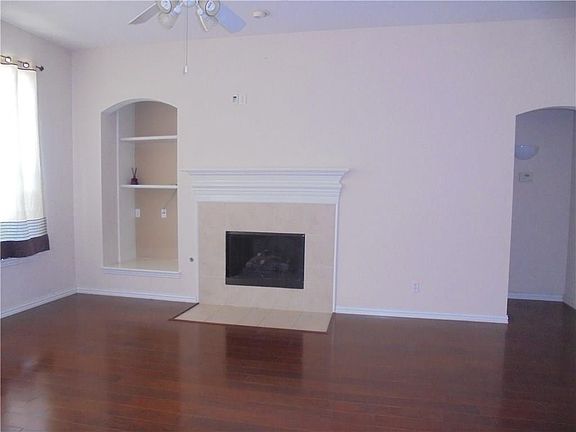 4th image of 715 Creek Walk Pl