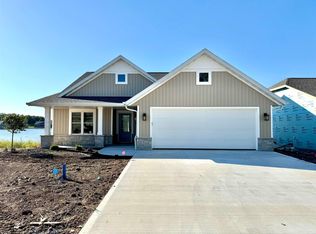 1389 Prairie Lake Cir #57, Neenah, WI 54956