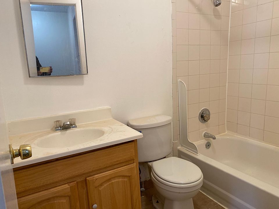 2nd image of 10 Mooney Place Yonkers Ny #2SR