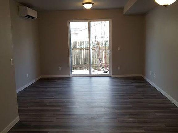 5th image of 3043 Pacific St #101