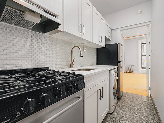5th image of 19 W 46th St APT 4