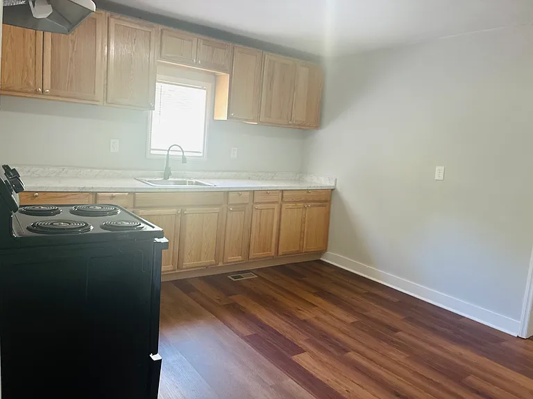 604 Park Ave — Photo 7