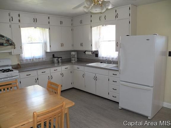 3rd image of 1248 Maple Ave