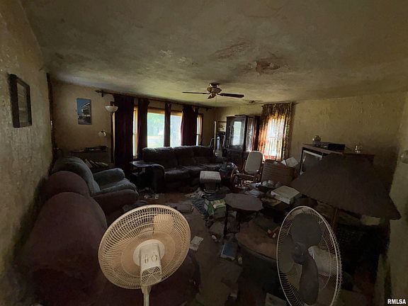 3rd image of 205 Hillman St