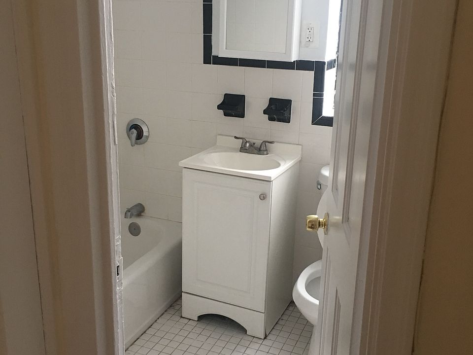 2nd image of 2039 Cruger Ave APT 6M