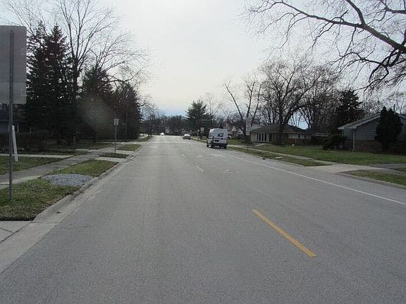 5th image of 337 Shabbona Dr