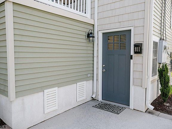 3rd image of 811 Parkridge Rd #811