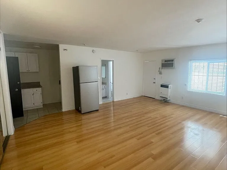 336 S Norton Ave #103 — Photo 2