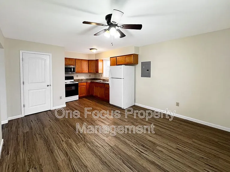 355 E Church St — Photo 3