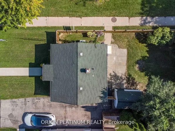 1 McCallum Ct, Toronto, ON M8Y 1M6