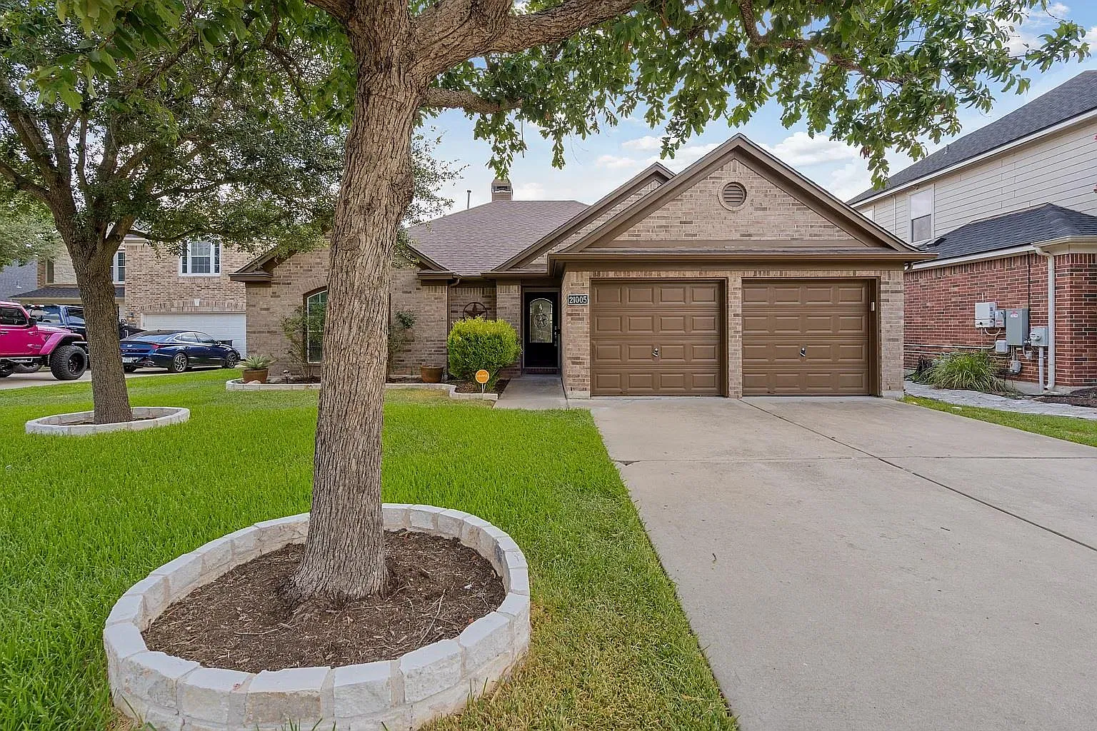 3 bed, 2.0 bath, 1872 sqft, $2,200 — Photo 1