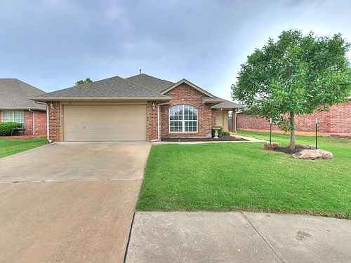2109 Bradford Way Photo 1