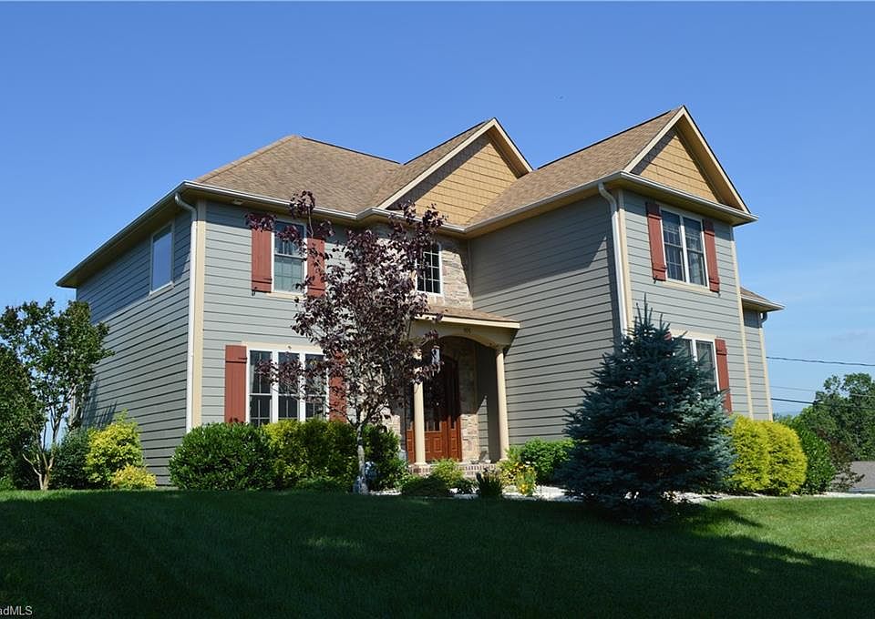 2nd image of 101 Arlington Heights Ln