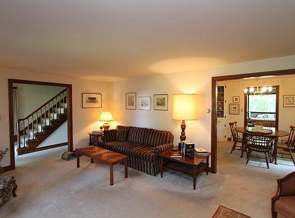 4th image of 220 Hillcrest Ave