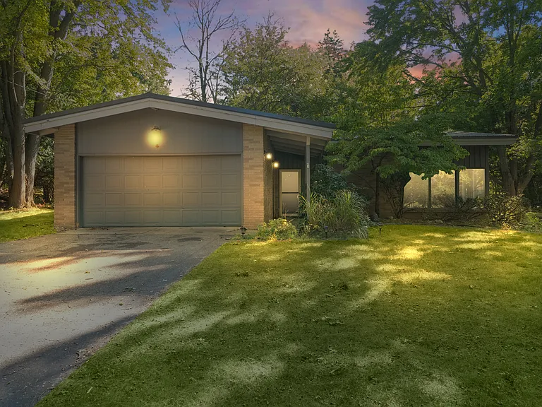 6100 Packer Dr NE — Photo 2