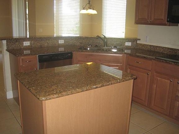 3rd image of 3898 Shoreview Dr