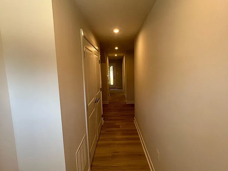 6729 Shelton Ln — Photo 2