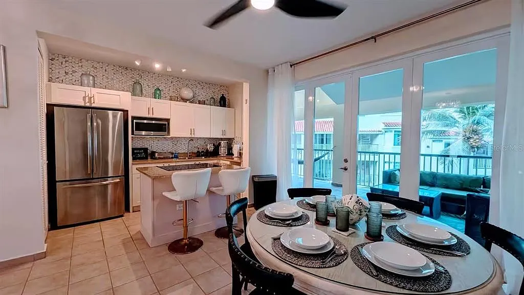 3 bed, 2.0 bath, 1896 sqft, $3,400 — Photo 4