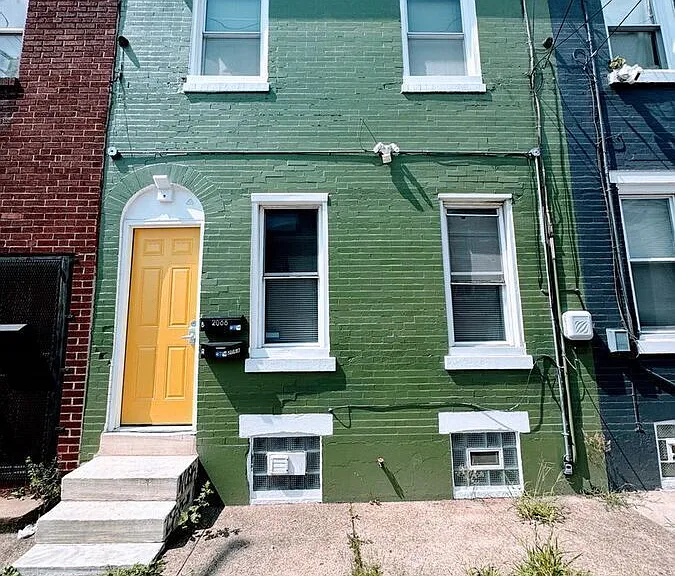 2068 E Somerset St #A — Photo 33