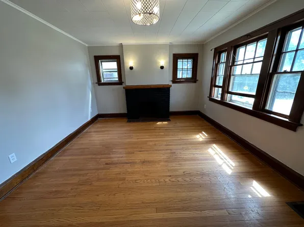 2421 A Ave NE, Cedar Rapids, IA 52402