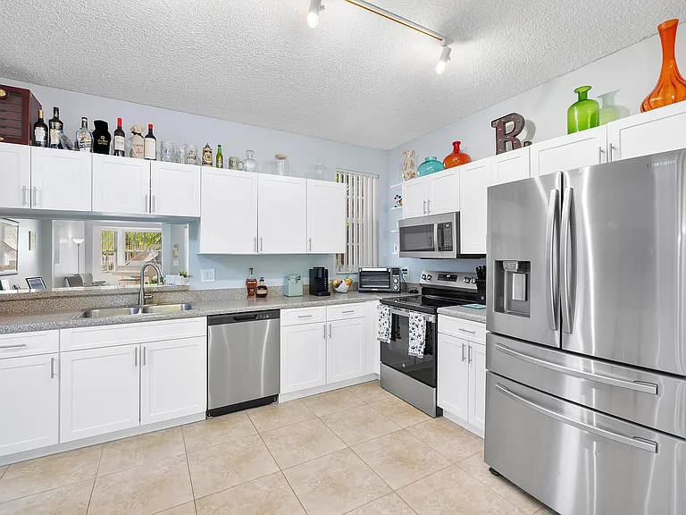 11221 NW 46th Dr — Photo 10