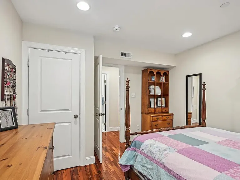 919 Sanderson Ave — Photo 5
