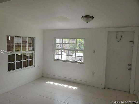2nd image of 311 1/2 S J St #3