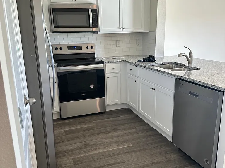 1257 Balsam Dr — Photo 4