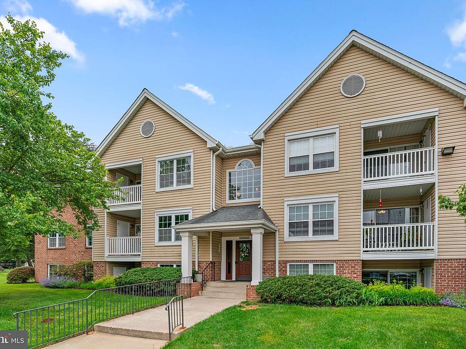 1st image of 10 Rumford Dr Unit 104