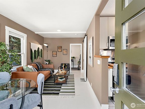 3rd image of 917 NE 72nd Street