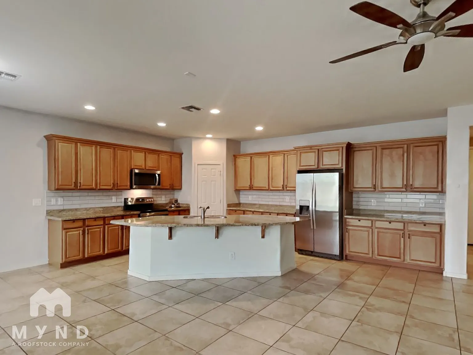 3 bed, 2.5 bath, 1973 sqft, $2,595 — Photo 2