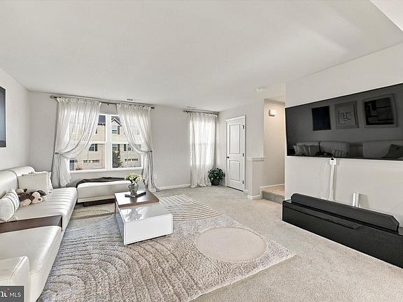 4th image of 12 L Wendowski St