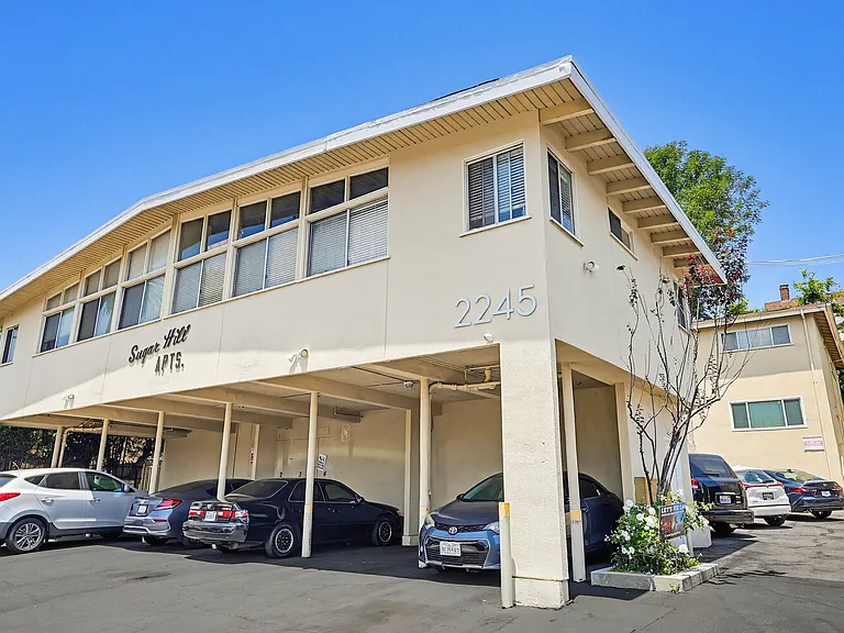 Quiet Jefferson Park Apartments Spacious, Secure & Centrally Located — Photo 21