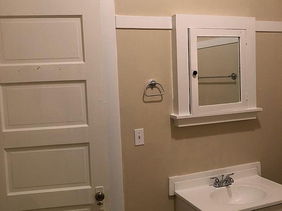 2nd image of 425 University Ave #5