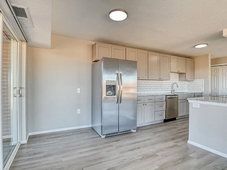 411 Lakewood Cir #B-1016 — Photo 15