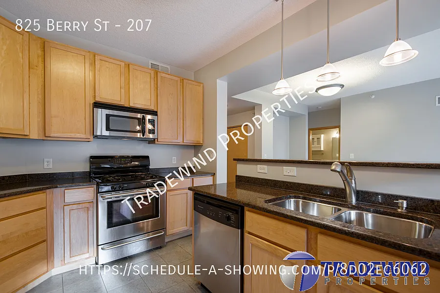 Fantastic 2 Bed 2 Bath Condo — Photo 3