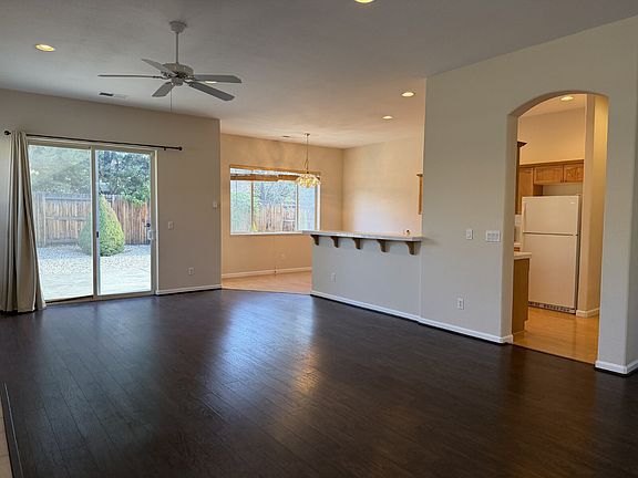 5th image of 1820 Arboleda Ct