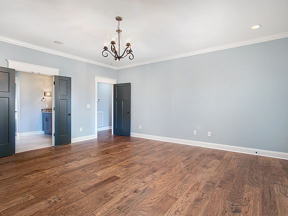 5th image of 210 Little Bear Ct