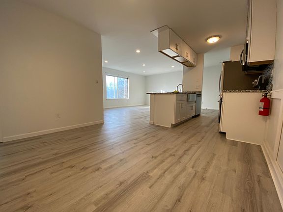 3rd image of 100 Aimwick Ct #100