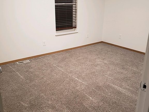4th image of 270 Bonnie Ln
