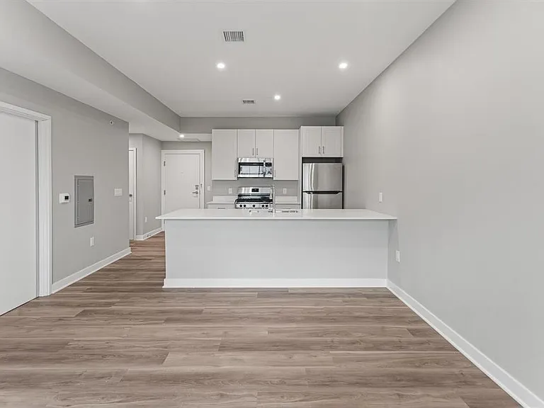 475 Communipaw Ave #401 — Photo 4
