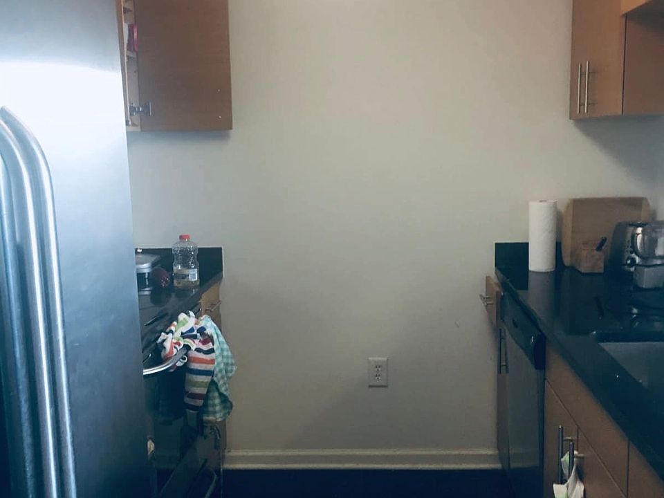 2nd image of 102 Christopher Columbus Dr Penthouse 5